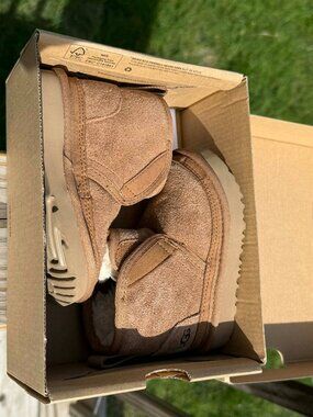 UGG Toddler Boots Chestnut 6 Cozy Minimalist Neutral Core Style 3308